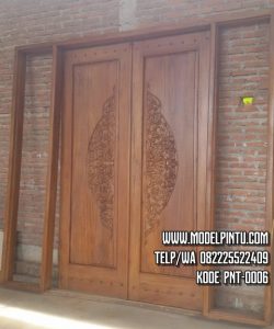 Pintu Utama Masjid Jati Ukiran