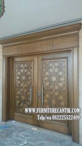 Model Pintu Masjid Jati Minimalis Tulisan Timur Tengah