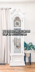 Model Lemari Jam Kayu Jati Mewah Klasik