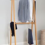 Gantungan baju kayu solid / rak handuk kamar tidur